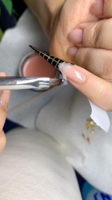 ACRYLIC SCULPTURE MEDIUM